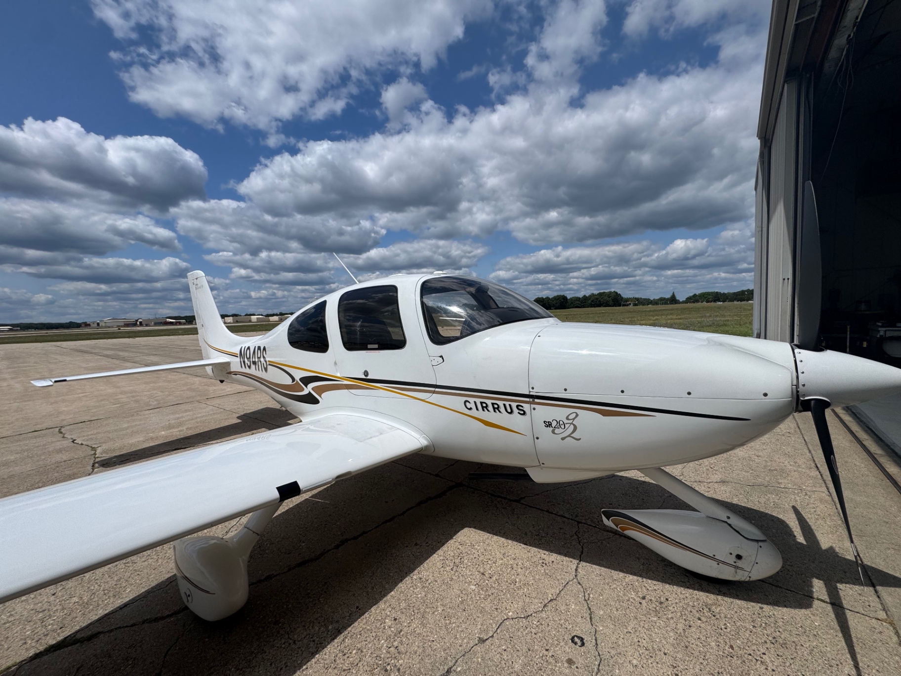 Cirrus SR20-G2 N94RS parked beside the club hangar